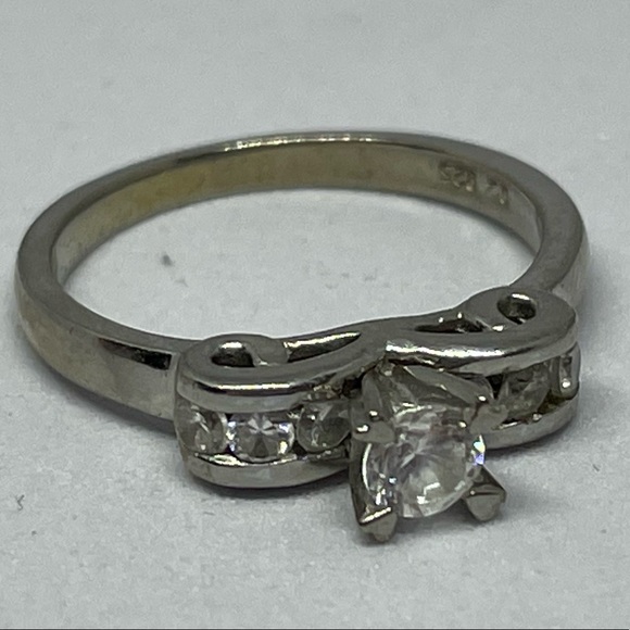 Jewelry - Vintage 925 Sterling Silver Ring